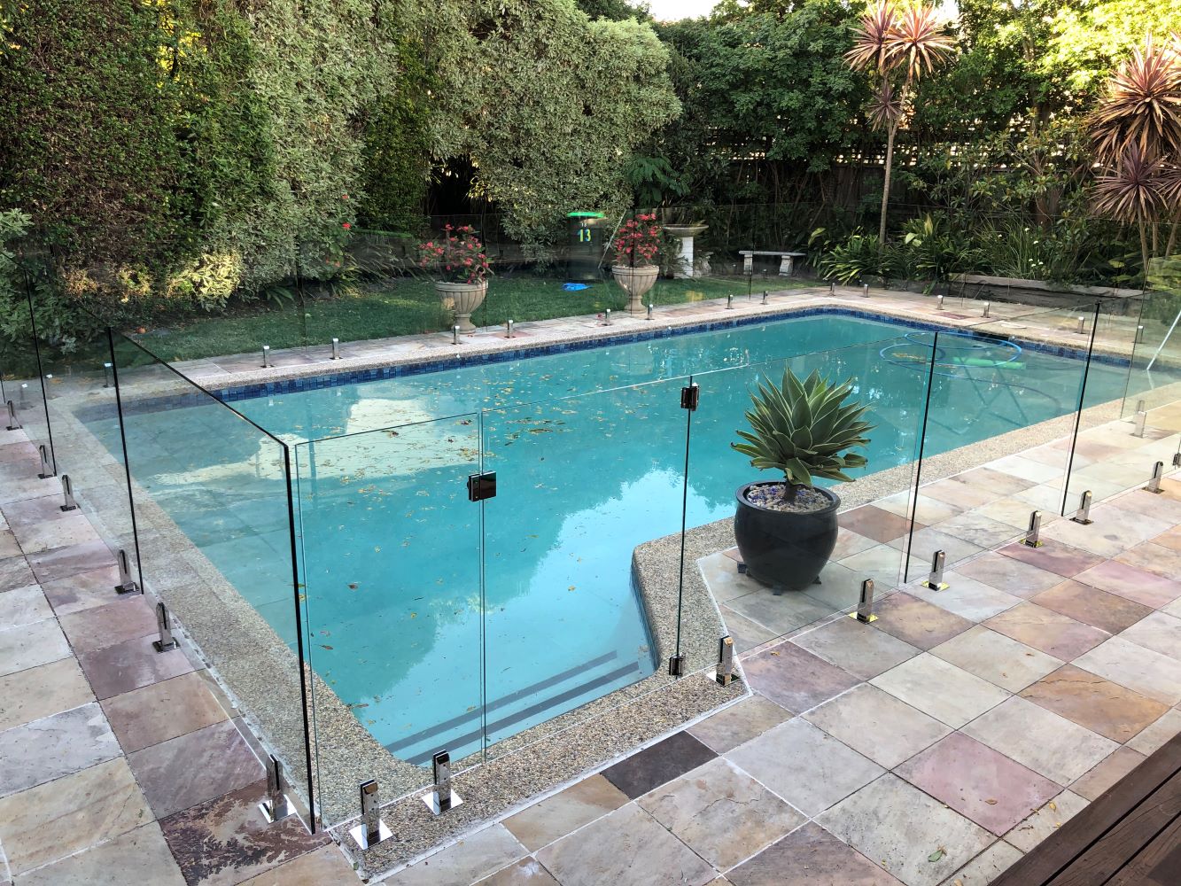 5-advantages-of-glass-pool-fencing-geelong-pool-fencing